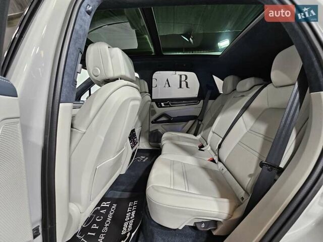 Сірий Порше Cayenne, об'ємом двигуна 4 л та пробігом 28 тис. км за 125000 $, фото 10 на Automoto.ua