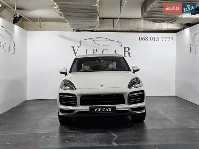 Сірий Порше Cayenne, об'ємом двигуна 4 л та пробігом 28 тис. км за 125000 $, фото 2 на Automoto.ua