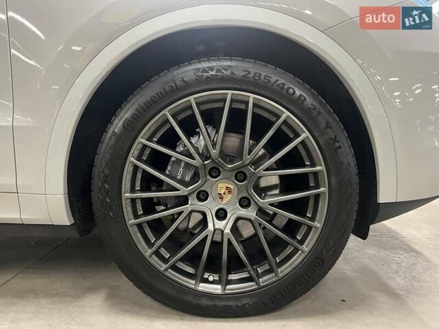 Серый Порше Каен, объемом двигателя 3 л и пробегом 100 тыс. км за 85316 $, фото 20 на Automoto.ua