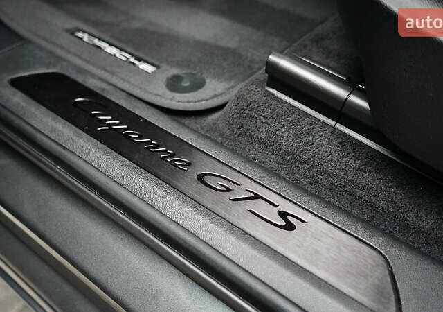 Сірий Порше Cayenne, об'ємом двигуна 4 л та пробігом 31 тис. км за 95000 $, фото 37 на Automoto.ua