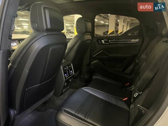 Серый Порше Каен, объемом двигателя 3 л и пробегом 100 тыс. км за 85316 $, фото 43 на Automoto.ua