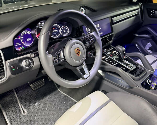 Серый Порше Каен, объемом двигателя 4 л и пробегом 38 тыс. км за 123840 $, фото 16 на Automoto.ua