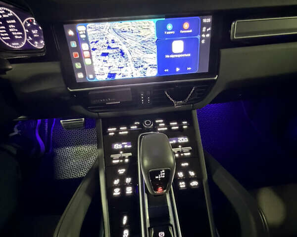 Серый Порше Каен, объемом двигателя 4 л и пробегом 38 тыс. км за 123840 $, фото 12 на Automoto.ua