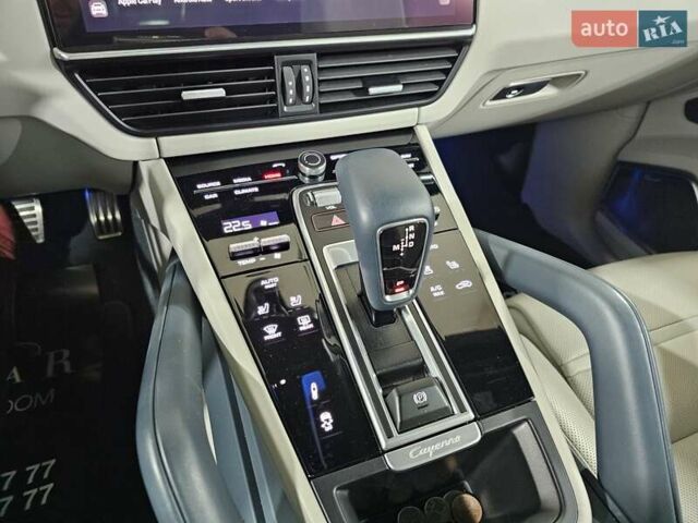 Сірий Порше Cayenne, об'ємом двигуна 4 л та пробігом 28 тис. км за 125000 $, фото 29 на Automoto.ua