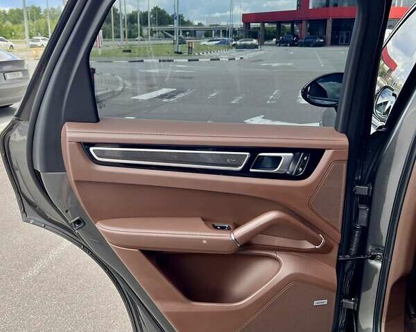 Сірий Порше Cayenne, об'ємом двигуна 4 л та пробігом 53 тис. км за 102000 $, фото 31 на Automoto.ua