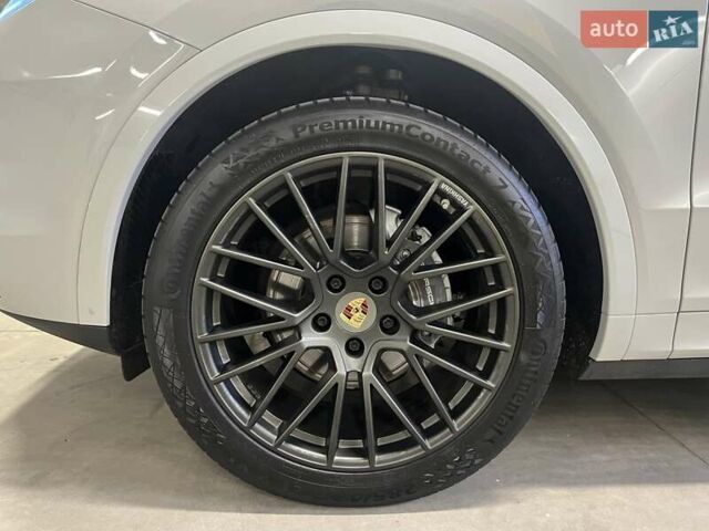 Серый Порше Каен, объемом двигателя 3 л и пробегом 100 тыс. км за 85316 $, фото 17 на Automoto.ua