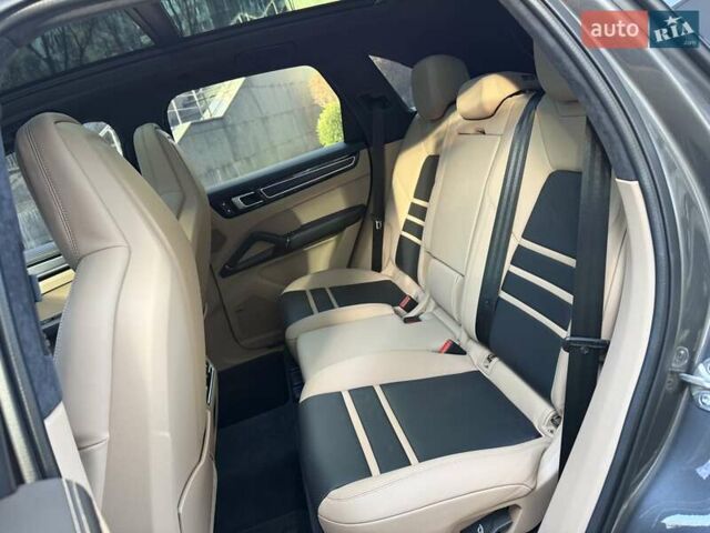 Серый Порше Каен, объемом двигателя 4 л и пробегом 14 тыс. км за 129999 $, фото 23 на Automoto.ua