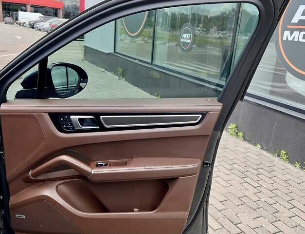 Сірий Порше Cayenne, об'ємом двигуна 4 л та пробігом 53 тис. км за 102000 $, фото 62 на Automoto.ua