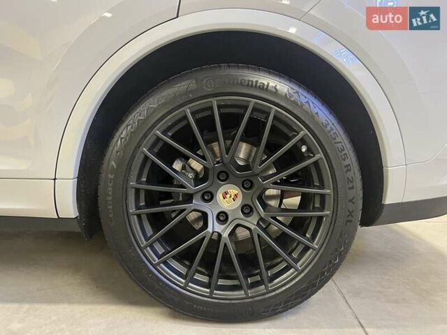 Серый Порше Каен, объемом двигателя 3 л и пробегом 100 тыс. км за 85316 $, фото 18 на Automoto.ua