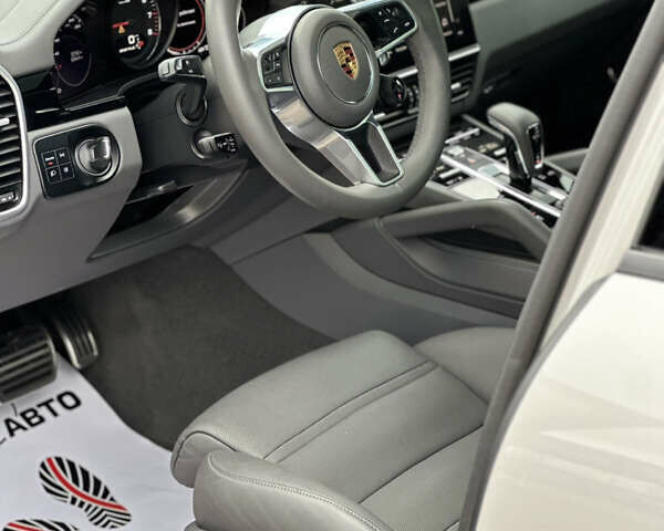 Серый Порше Каен, объемом двигателя 2.89 л и пробегом 38 тыс. км за 115000 $, фото 24 на Automoto.ua