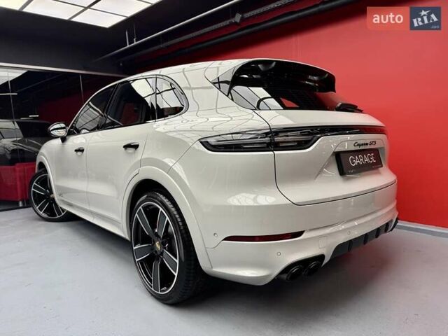 Сірий Порше Cayenne, об'ємом двигуна 4 л та пробігом 1 тис. км за 136900 $, фото 25 на Automoto.ua