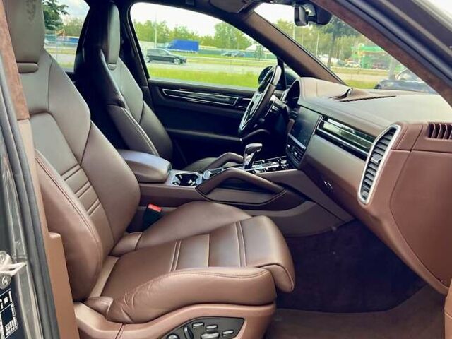 Сірий Порше Cayenne, об'ємом двигуна 4 л та пробігом 53 тис. км за 102000 $, фото 65 на Automoto.ua