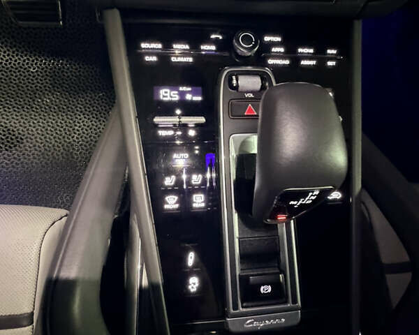 Серый Порше Каен, объемом двигателя 4 л и пробегом 38 тыс. км за 123840 $, фото 13 на Automoto.ua