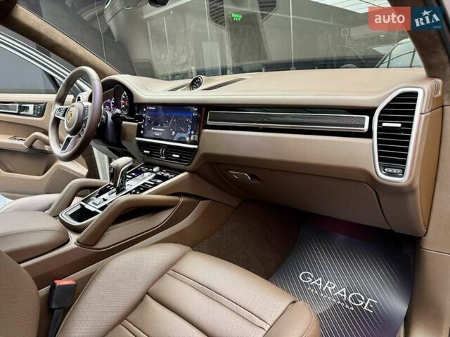 Сірий Порше Cayenne, об'ємом двигуна 4 л та пробігом 1 тис. км за 136900 $, фото 70 на Automoto.ua