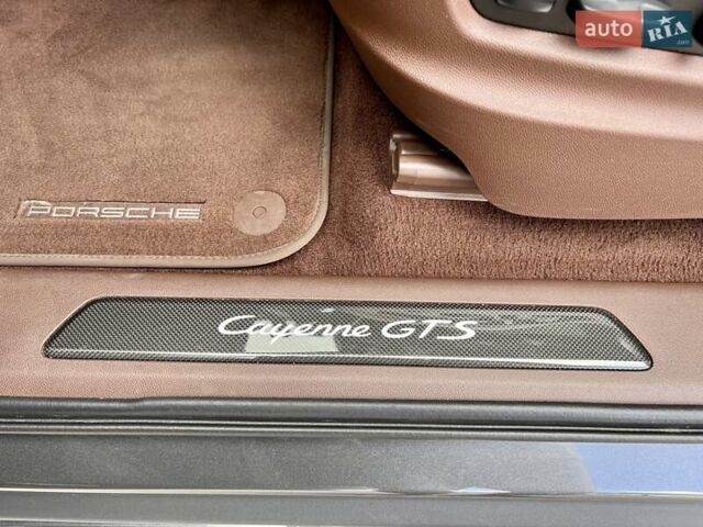Сірий Порше Cayenne, об'ємом двигуна 4 л та пробігом 53 тис. км за 102000 $, фото 29 на Automoto.ua
