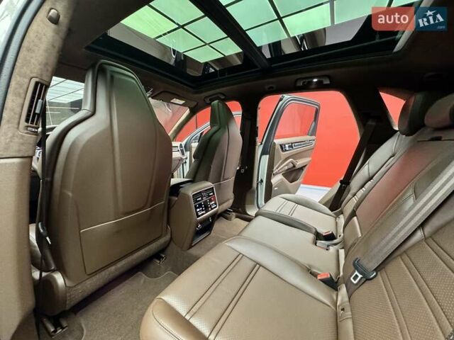 Сірий Порше Cayenne, об'ємом двигуна 4 л та пробігом 1 тис. км за 136900 $, фото 53 на Automoto.ua