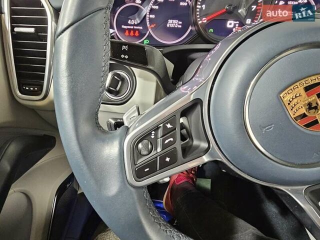 Сірий Порше Cayenne, об'ємом двигуна 4 л та пробігом 28 тис. км за 125000 $, фото 44 на Automoto.ua