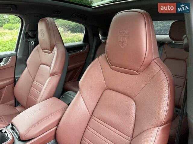 Серый Порше Каен, объемом двигателя 3 л и пробегом 38 тыс. км за 129999 $, фото 12 на Automoto.ua