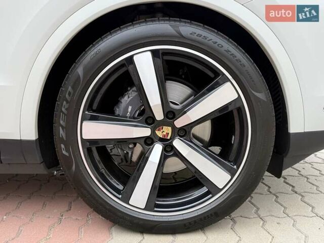 Серый Порше Каен, объемом двигателя 3 л и пробегом 38 тыс. км за 129999 $, фото 5 на Automoto.ua