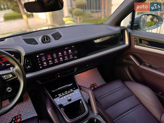 Сірий Порше Cayenne, об'ємом двигуна 3 л та пробігом 56 тис. км за 110000 $, фото 35 на Automoto.ua