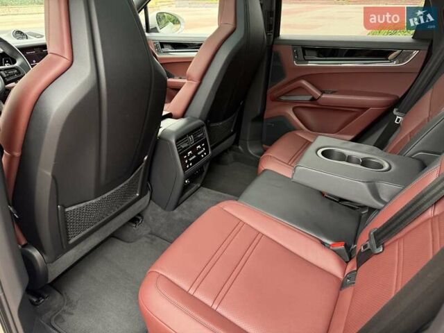 Серый Порше Каен, объемом двигателя 3 л и пробегом 38 тыс. км за 129999 $, фото 15 на Automoto.ua