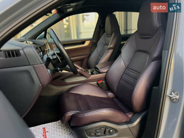 Сірий Порше Cayenne, об'ємом двигуна 3 л та пробігом 56 тис. км за 110000 $, фото 25 на Automoto.ua