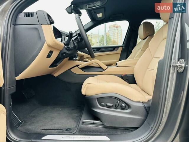 Серый Порше Каен, объемом двигателя 3 л и пробегом 13 тыс. км за 133999 $, фото 21 на Automoto.ua