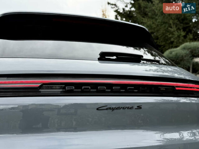 Сірий Порше Cayenne, об'ємом двигуна 3.98 л та пробігом 24 тис. км за 119900 $, фото 13 на Automoto.ua