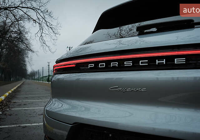 Серый Порше Каен, объемом двигателя 3 л и пробегом 21 тыс. км за 98000 $, фото 4 на Automoto.ua