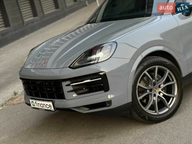 Серый Порше Каен, объемом двигателя 2.9 л и пробегом 24 тыс. км за 129000 $, фото 3 на Automoto.ua