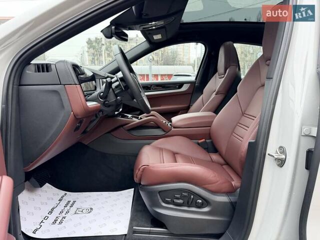 Серый Порше Каен, объемом двигателя 3 л и пробегом 1 тыс. км за 145999 $, фото 14 на Automoto.ua