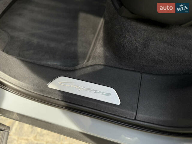 Сірий Порше Cayenne, об'ємом двигуна 3.98 л та пробігом 24 тис. км за 119900 $, фото 60 на Automoto.ua