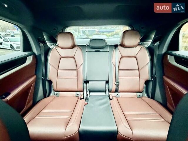 Серый Порше Каен, объемом двигателя 3 л и пробегом 1 тыс. км за 145999 $, фото 26 на Automoto.ua