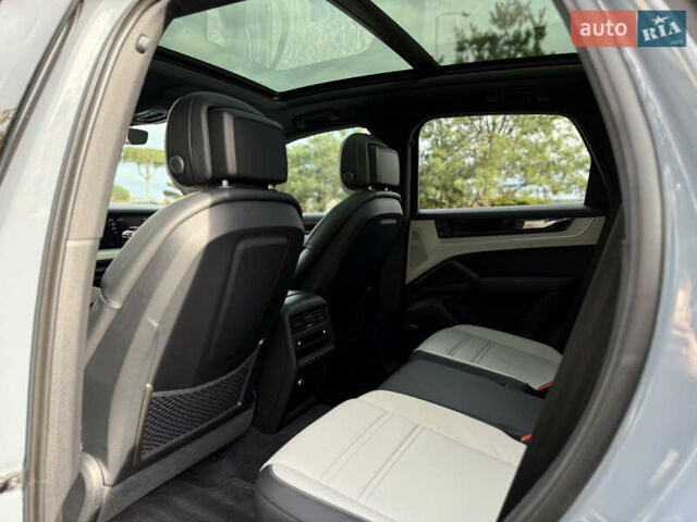 Сірий Порше Cayenne, об'ємом двигуна 3.98 л та пробігом 24 тис. км за 119900 $, фото 63 на Automoto.ua