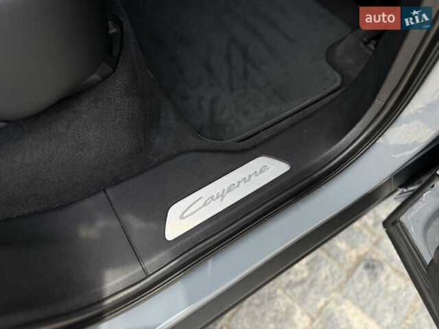 Сірий Порше Cayenne, об'ємом двигуна 3.98 л та пробігом 24 тис. км за 119900 $, фото 72 на Automoto.ua