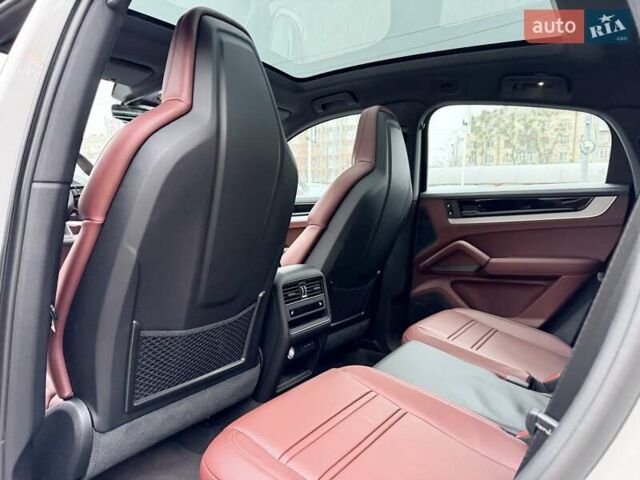 Серый Порше Каен, объемом двигателя 3 л и пробегом 1 тыс. км за 145999 $, фото 24 на Automoto.ua