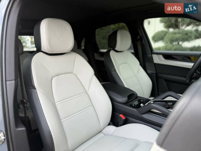 Сірий Порше Cayenne, об'ємом двигуна 3.98 л та пробігом 24 тис. км за 119900 $, фото 78 на Automoto.ua