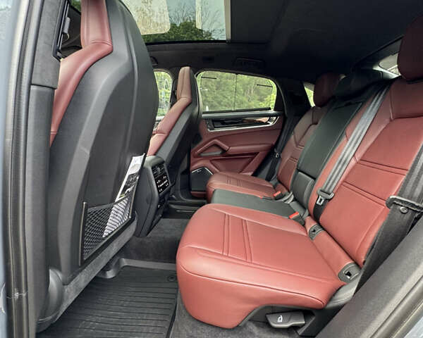 Сірий Порше Cayenne, об'ємом двигуна 4 л та пробігом 26 тис. км за 176000 $, фото 19 на Automoto.ua