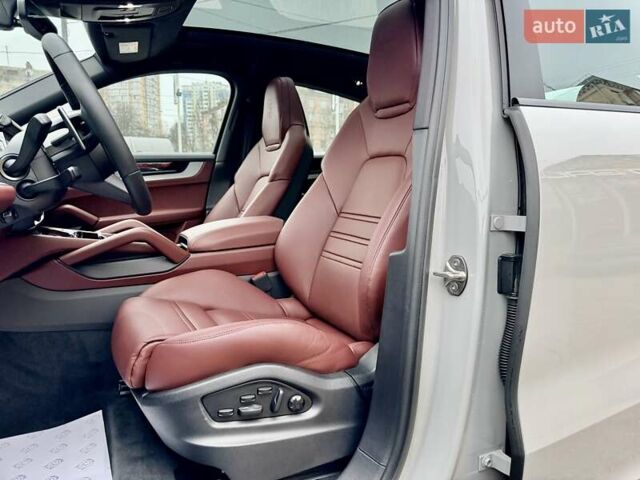 Серый Порше Каен, объемом двигателя 3 л и пробегом 1 тыс. км за 145999 $, фото 13 на Automoto.ua