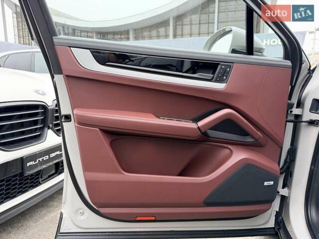 Серый Порше Каен, объемом двигателя 3 л и пробегом 1 тыс. км за 145999 $, фото 16 на Automoto.ua