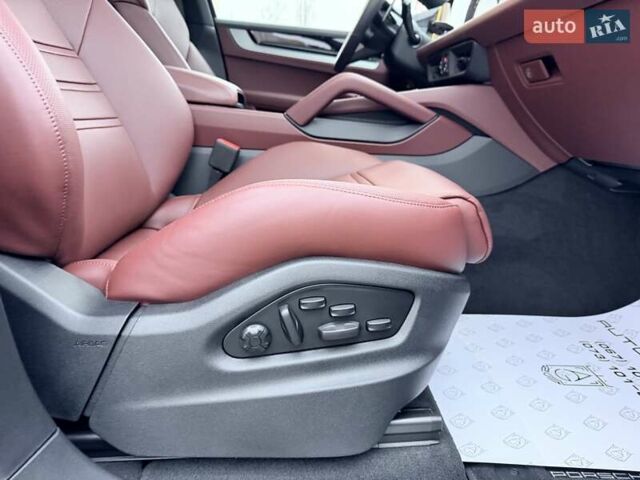 Серый Порше Каен, объемом двигателя 3 л и пробегом 1 тыс. км за 145999 $, фото 39 на Automoto.ua