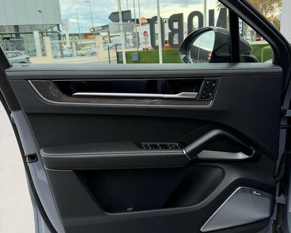 Серый Порше Каен, объемом двигателя 4 л и пробегом 25 тыс. км за 279999 $, фото 19 на Automoto.ua