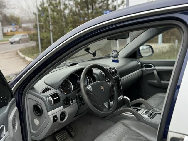 Синій Порше Cayenne, об'ємом двигуна 4.8 л та пробігом 220 тис. км за 4100 $, фото 10 на Automoto.ua