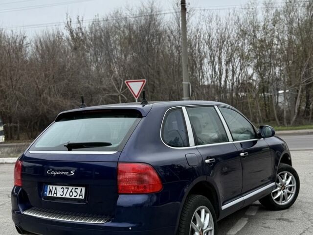 Синій Порше Cayenne, об'ємом двигуна 4.8 л та пробігом 220 тис. км за 4100 $, фото 9 на Automoto.ua