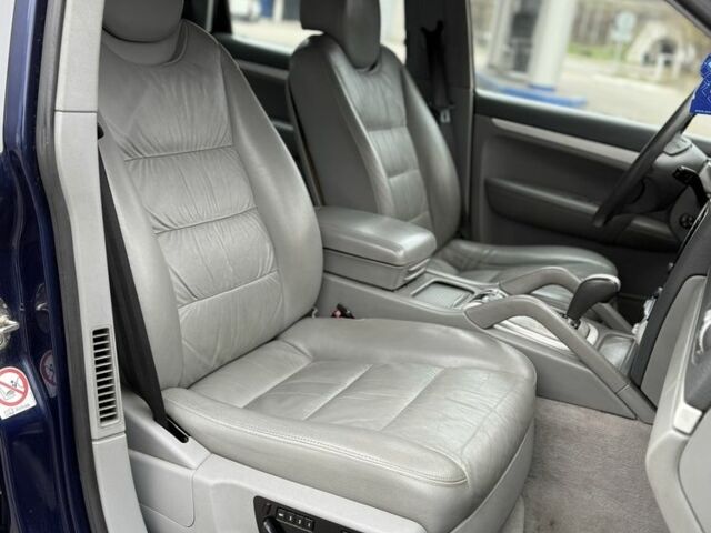 Синій Порше Cayenne, об'ємом двигуна 4.8 л та пробігом 220 тис. км за 4100 $, фото 14 на Automoto.ua