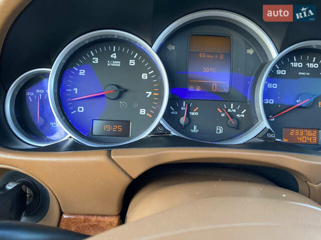 Синій Порше Cayenne, об'ємом двигуна 4.81 л та пробігом 230 тис. км за 8800 $, фото 33 на Automoto.ua