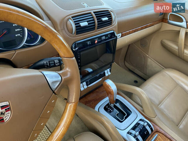 Синій Порше Cayenne, об'ємом двигуна 4.81 л та пробігом 230 тис. км за 8800 $, фото 20 на Automoto.ua