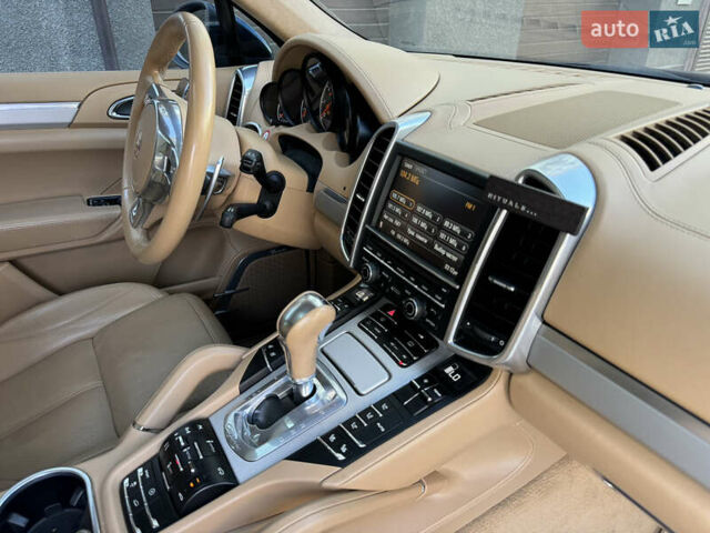 Синій Порше Cayenne, об'ємом двигуна 4.8 л та пробігом 134 тис. км за 17800 $, фото 40 на Automoto.ua