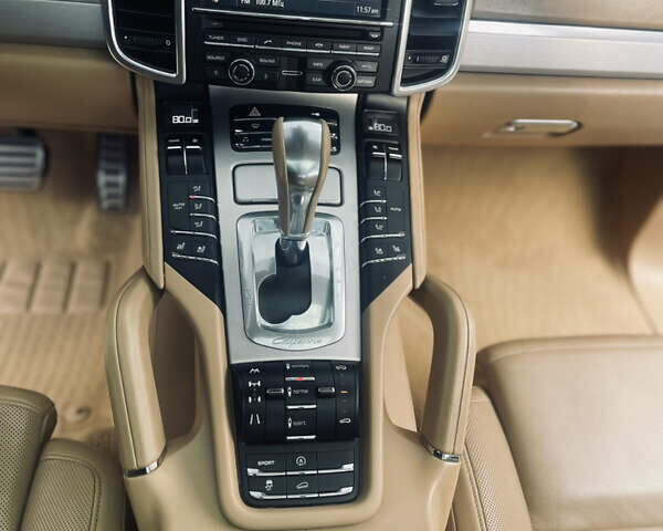 Порше Cayenne 2010 у Рівному на Automoto.ua Синій Порше Cayenne, об'ємом двигуна 4.8 л та пробігом 136 тис. км за 19999 $, фото 4 на Automoto.ua