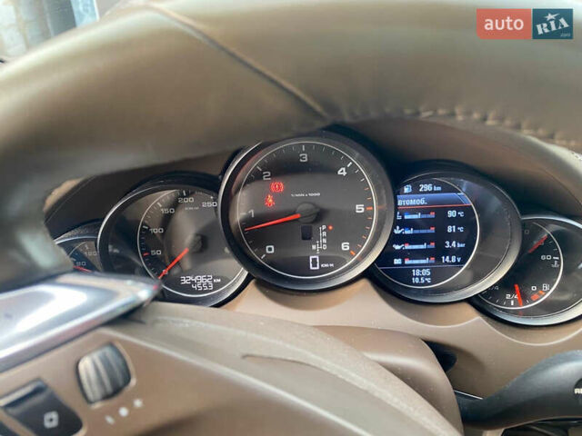 Синий Порше Каен, объемом двигателя 2.97 л и пробегом 300 тыс. км за 19962 $, фото 4 на Automoto.ua